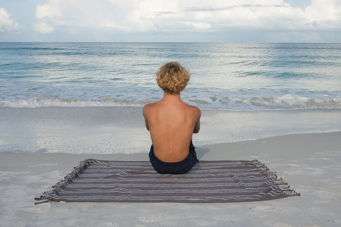 BEACH MAT THROW WITH COTTON HARNESS