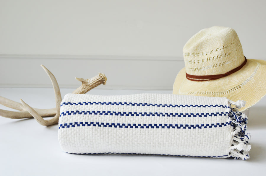 BEACH MAT THROW WITH COTTON HARNESS