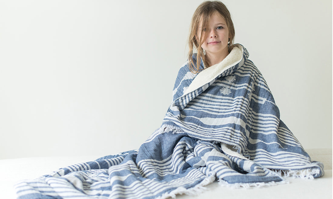 ARROW FLEECE LINED THROW