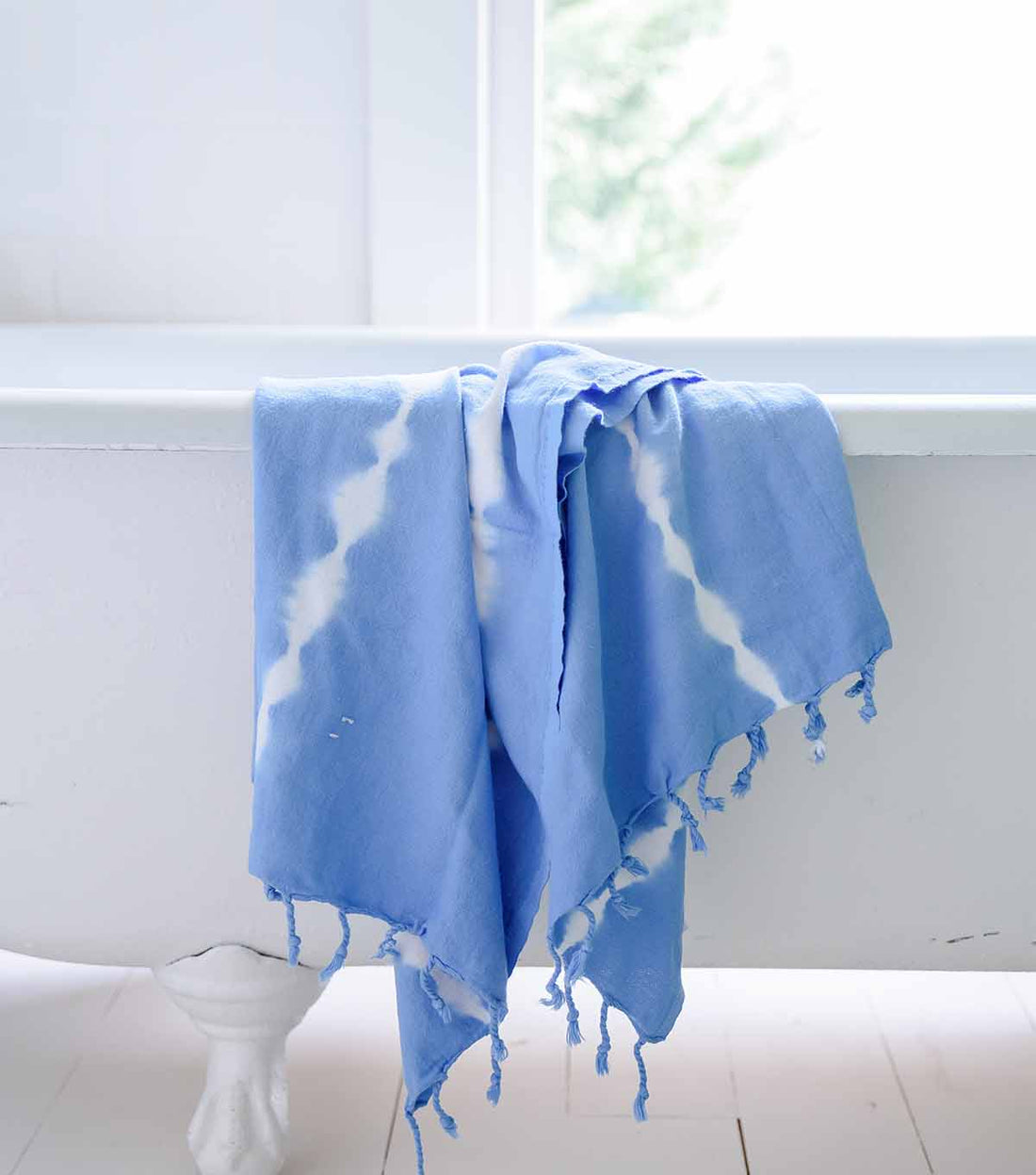 TIE-DYE BREEZE TOWEL